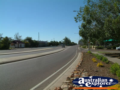 Longreach Road into Town . . . CLICK TO VIEW ALL LONGREACH POSTCARDS