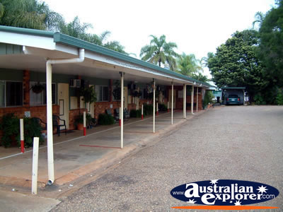 Childers Avocado Motel from carpark . . . CLICK TO VIEW ALL CHILDERS POSTCARDS