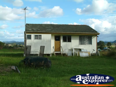 Small House at Gympie Gate . . . CLICK TO VIEW ALL GYMPIE POSTCARDS