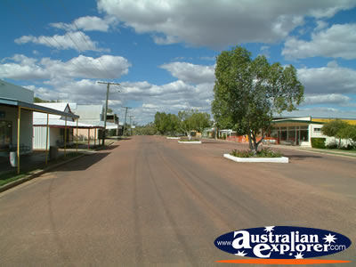 Isisford Street . . . CLICK TO VIEW ALL LONGREACH POSTCARDS