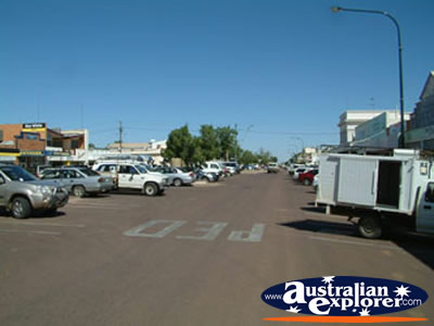 Main Street in Longreach . . . CLICK TO VIEW ALL LONGREACH POSTCARDS