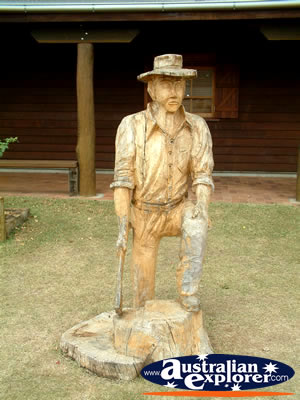 Statue Wondai Outside Information . . . CLICK TO VIEW ALL WONDAI POSTCARDS