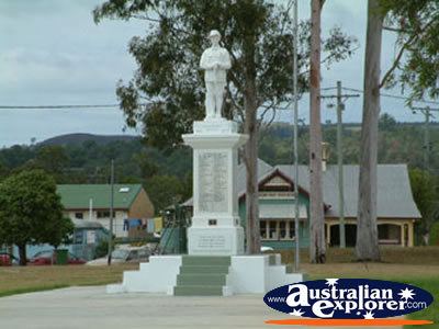 Crows Nest War Memorial . . . VIEW ALL CROWS NEST PHOTOGRAPHS
