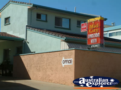 Outside of the Gladstone Mid City Motel . . . VIEW ALL GLADSTONE PHOTOGRAPHS