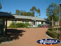 Roma Aussie Tourist Park Cabins . . . CLICK TO ENLARGE