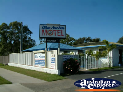 Yeppoon Motel . . . CLICK TO VIEW ALL YEPPOON POSTCARDS