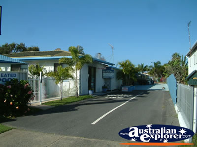 Yeppoon Motel Entrance . . . CLICK TO VIEW ALL YEPPOON POSTCARDS
