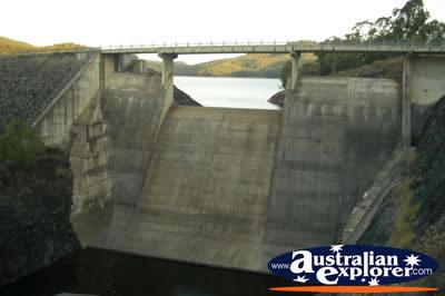 QLD's Hinze Dam . . . CLICK TO VIEW ALL HINZE DAM POSTCARDS