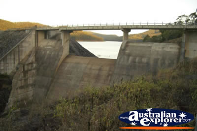 Queensland's Hinze Dam . . . CLICK TO VIEW ALL HINZE DAM POSTCARDS