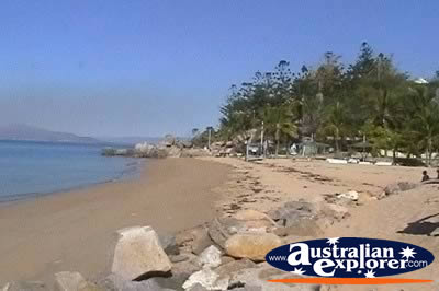 Picnic Bay on Magnetic Island . . . CLICK TO VIEW ALL MAGNETIC ISLAND (BAYS) POSTCARDS