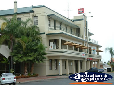Renmark Hotel Opposite Murray River . . . CLICK TO VIEW ALL RENMARK POSTCARDS