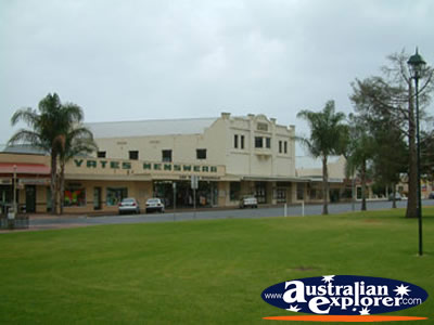 Renmark Shopping Centre . . . CLICK TO VIEW ALL RENMARK POSTCARDS
