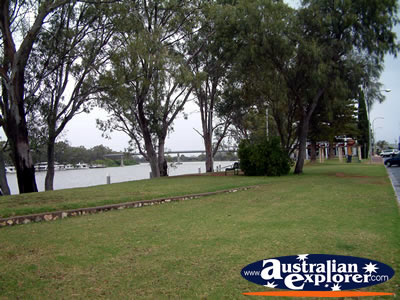 Berri Houseboats on the Murray . . . CLICK TO VIEW ALL BERRI POSTCARDS