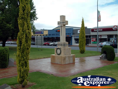 Renmark Memorial . . . CLICK TO VIEW ALL RENMARK POSTCARDS