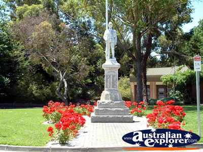 Mount Gambier Blue Lake Monument . . . CLICK TO VIEW ALL MOUNT GAMBIER POSTCARDS