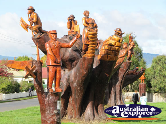 Carved Memorial Trees . . . CLICK TO VIEW ALL LEGERWOOD POSTCARDS