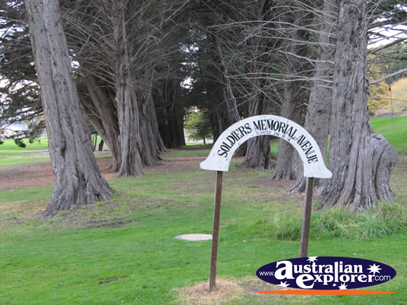 Soldiers Memorial Avenue in Port Arthur . . . VIEW ALL PORT ARTHUR PHOTOGRAPHS