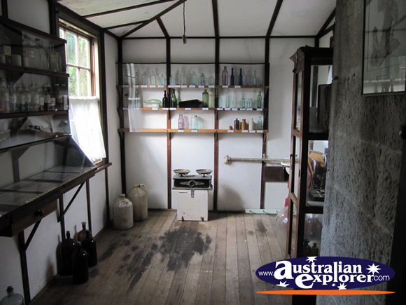 Inside Oak Lodge . . . VIEW ALL RICHMOND PHOTOGRAPHS