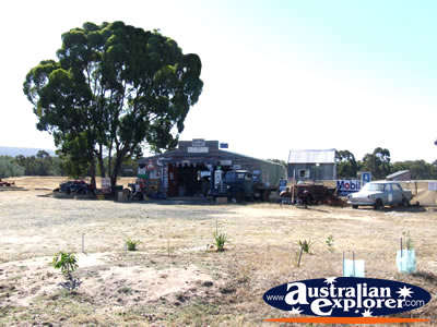 Old Dadswell Town Garage . . . VIEW ALL DADSWELLS BRIDGE PHOTOGRAPHS