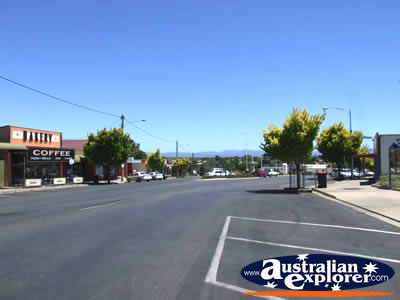 View Down Stawell Street . . . VIEW ALL STAWELL PHOTOGRAPHS
