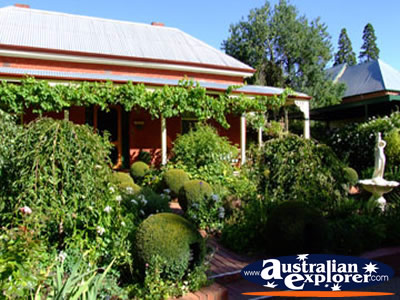 Beautiful Gardens at the Kinross B & B . . . CLICK TO VIEW ALL BEECHWORTH POSTCARDS