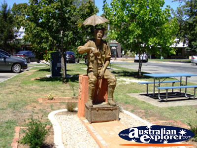 Eildon Statue . . . VIEW ALL ALEXANDRA PHOTOGRAPHS