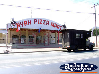 Swan Hill Motorhome and Shops . . . VIEW ALL SWAN HILL PHOTOGRAPHS