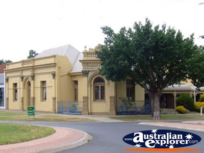 Swan Hill Old Building . . . CLICK TO VIEW ALL SWAN HILL POSTCARDS