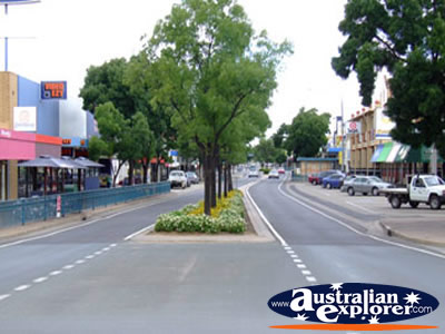 Swan Hill Street . . . CLICK TO VIEW ALL SWAN HILL POSTCARDS