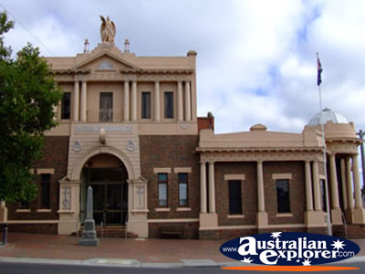 Leongatha Memorial Hall . . . VIEW ALL LEONGATHA PHOTOGRAPHS