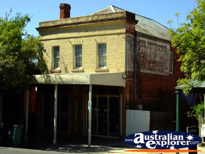 Building in Yackandandah . . . VIEW ALL YACKANDANDAH PHOTOGRAPHS