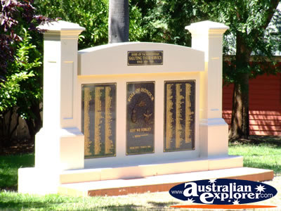 Yackandandah War Memorial . . . VIEW ALL YACKANDANDAH PHOTOGRAPHS