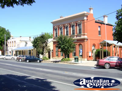 Sunny Beechworth Street . . . VIEW ALL BEECHWORTH PHOTOGRAPHS
