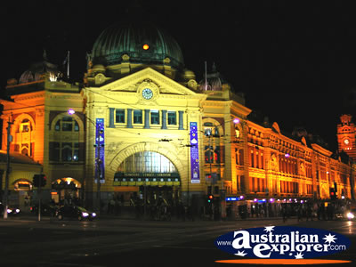 Night shot of Flinders Street Station . . . CLICK TO VIEW ALL MELBOURNE (FLINDERS STREET STATION) POSTCARDS