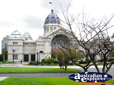 Pretty Royal Exhibition Building . . . CLICK TO VIEW ALL MELBOURNE (BUILDINGS) POSTCARDS