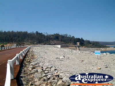 Serpentine Dam in Perth . . . CLICK TO VIEW ALL PERTH POSTCARDS