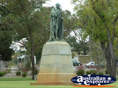 Perth Statue . . . CLICK TO VIEW ALL PERTH (BUILDINGS) POSTCARDS