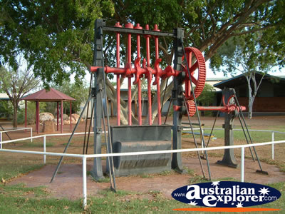 Halls Creek Machinery . . . VIEW ALL HALLS CREEK PHOTOGRAPHS