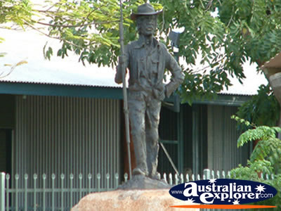 Halls Creek Statue . . . VIEW ALL HALLS CREEK PHOTOGRAPHS