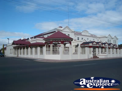 Busselton Esplanade Hotel . . . CLICK TO VIEW ALL BUSSELTON POSTCARDS